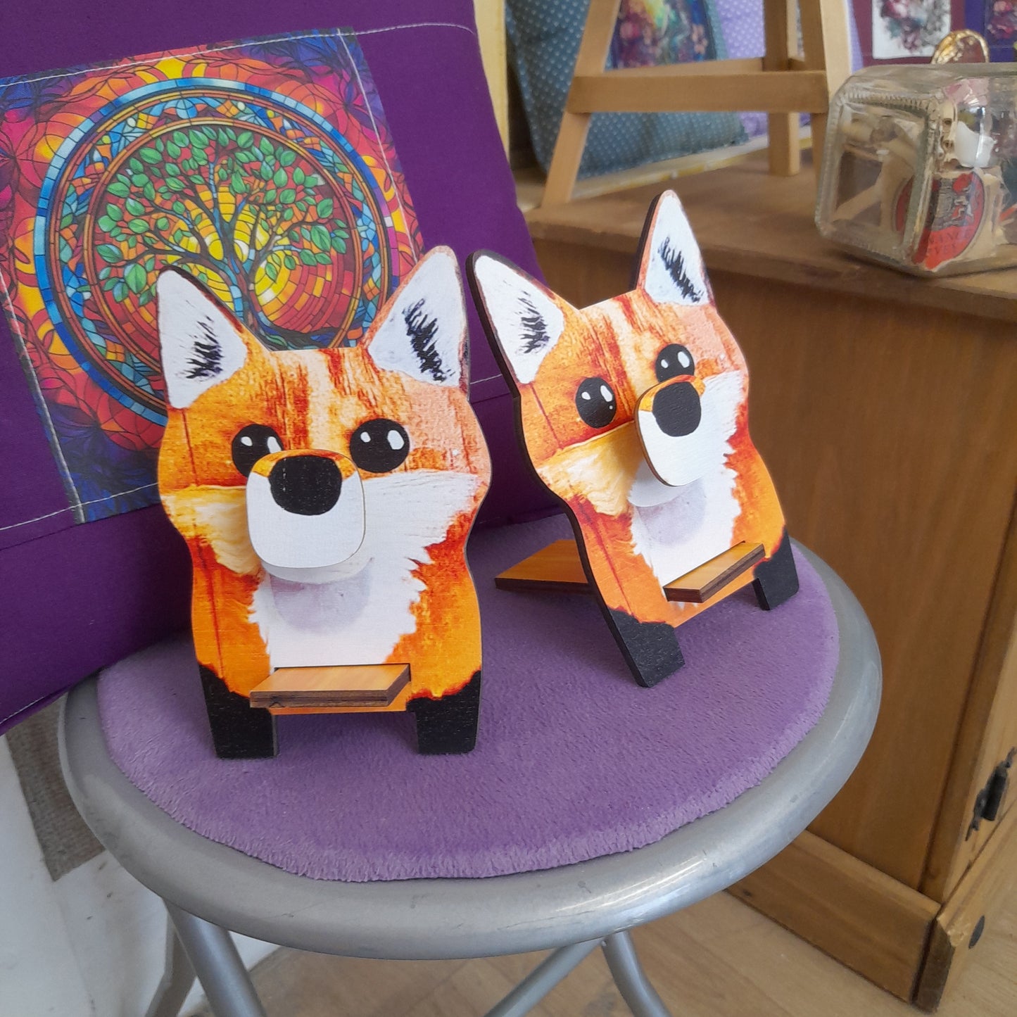 Fox glasses stand