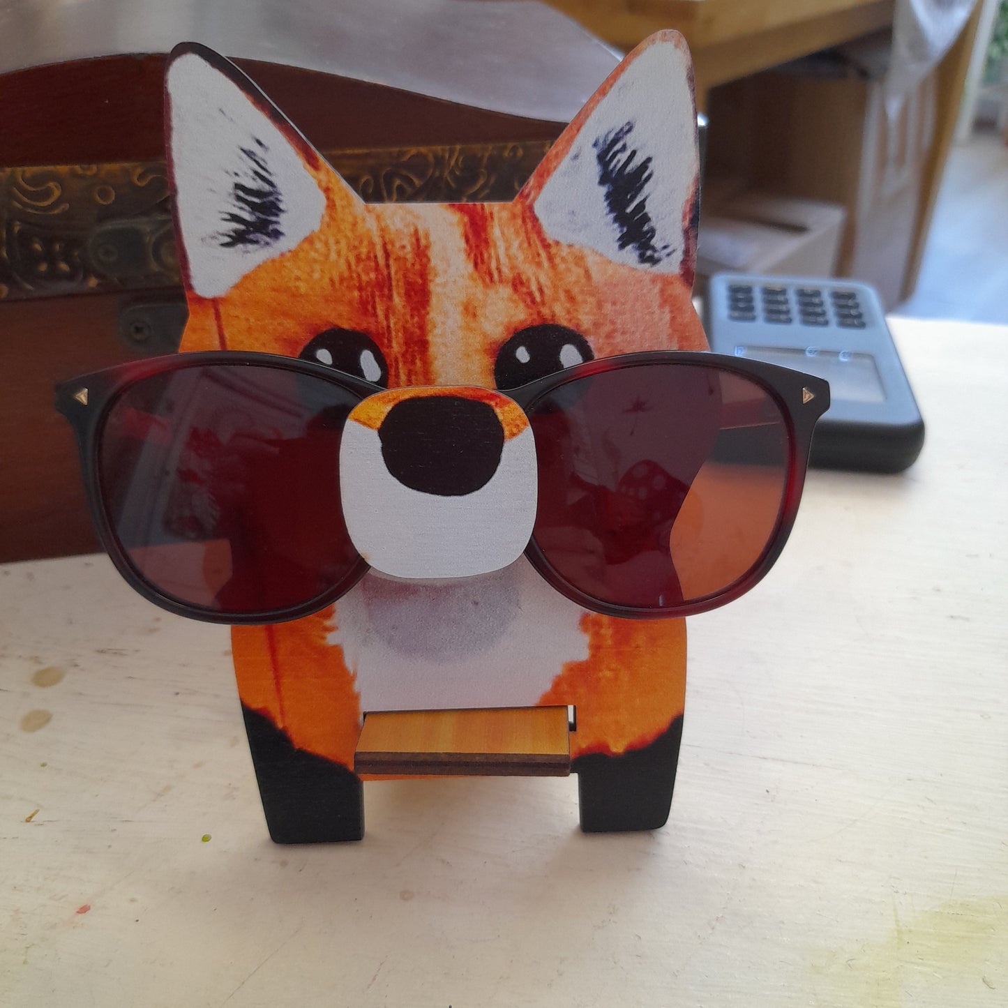 Fox glasses stand